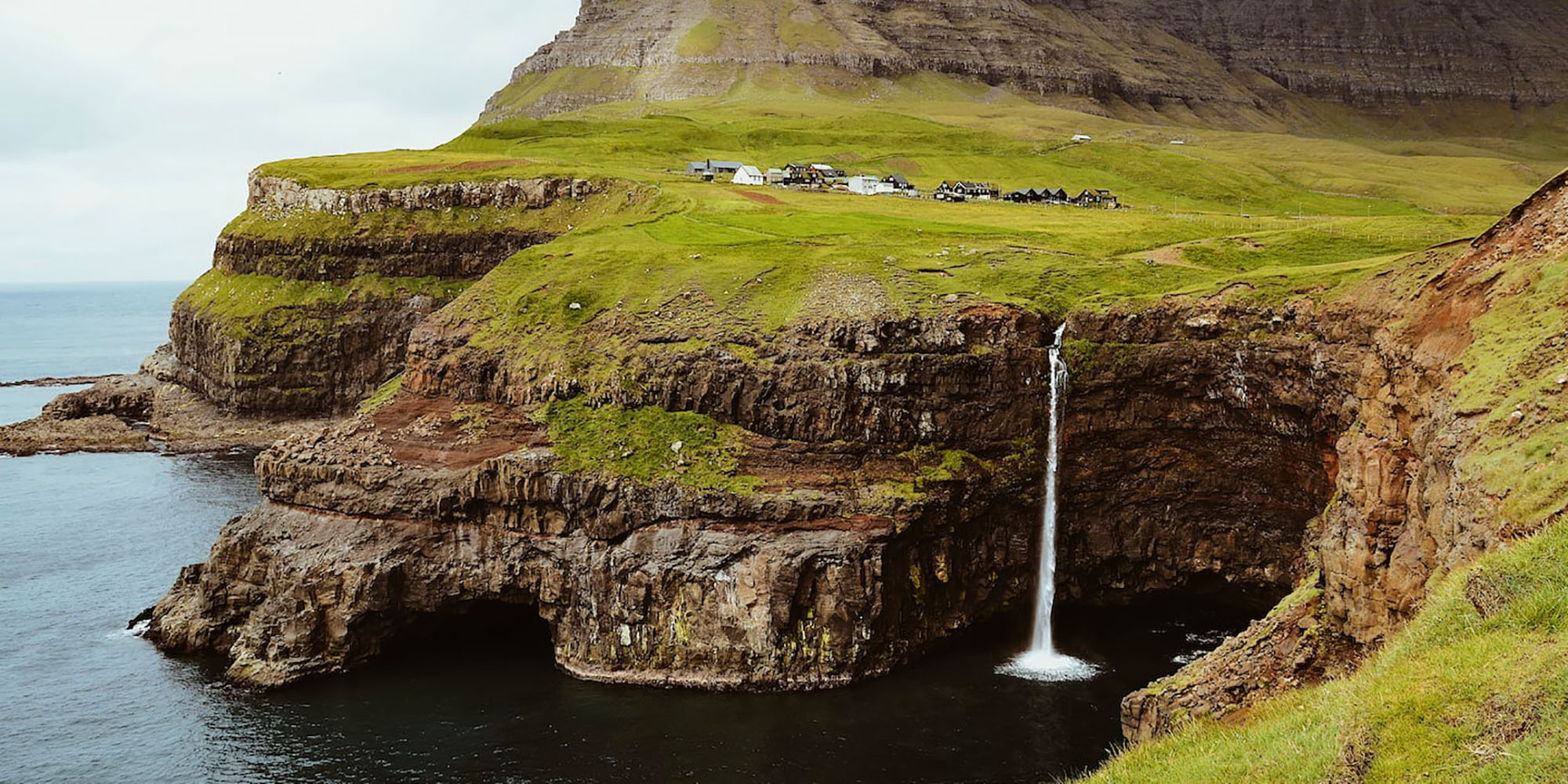 Discover the Faroe Islands : amazing waterfall