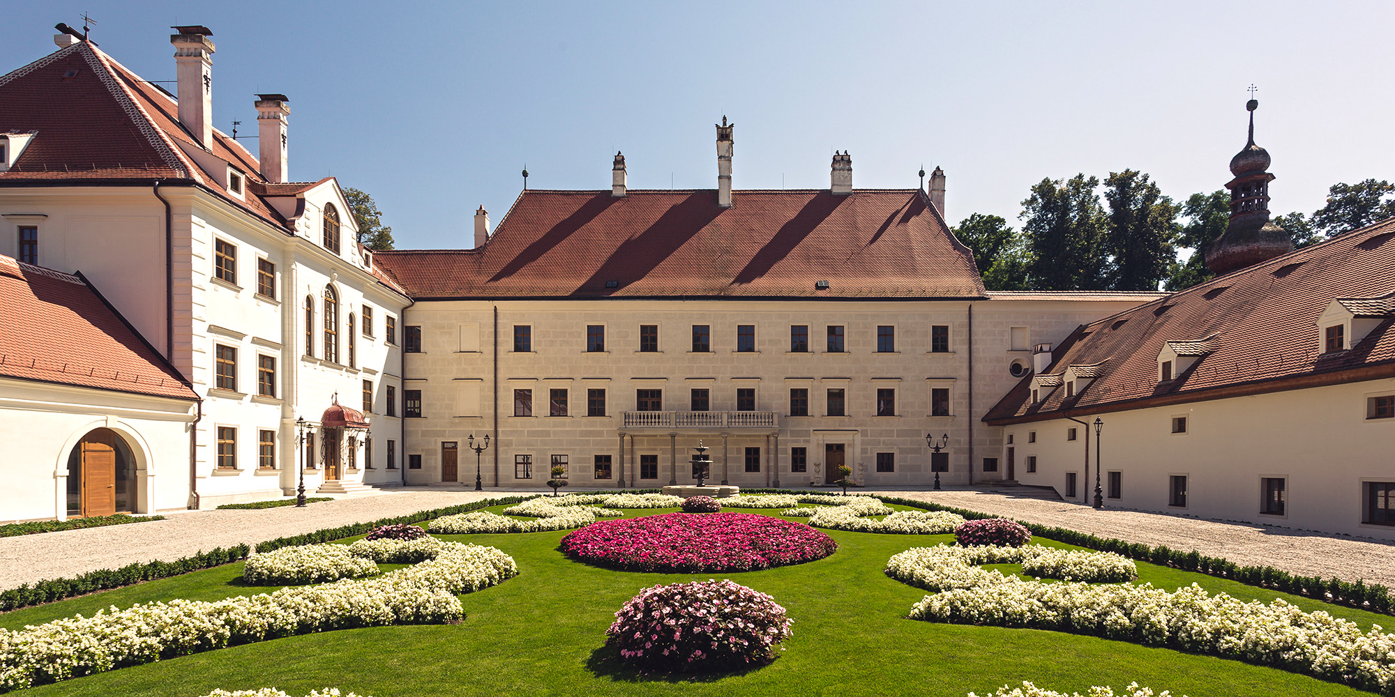 Resort Schloss Thalheim old castle WIDE